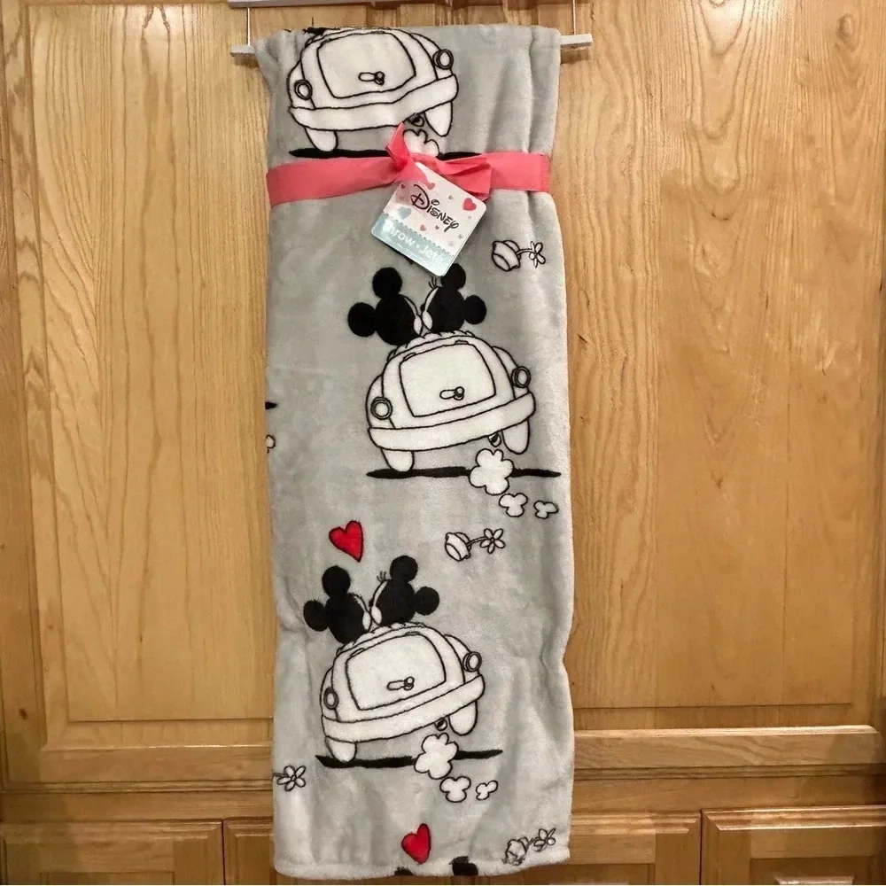 NWT! Mickey & Minnie Blanket